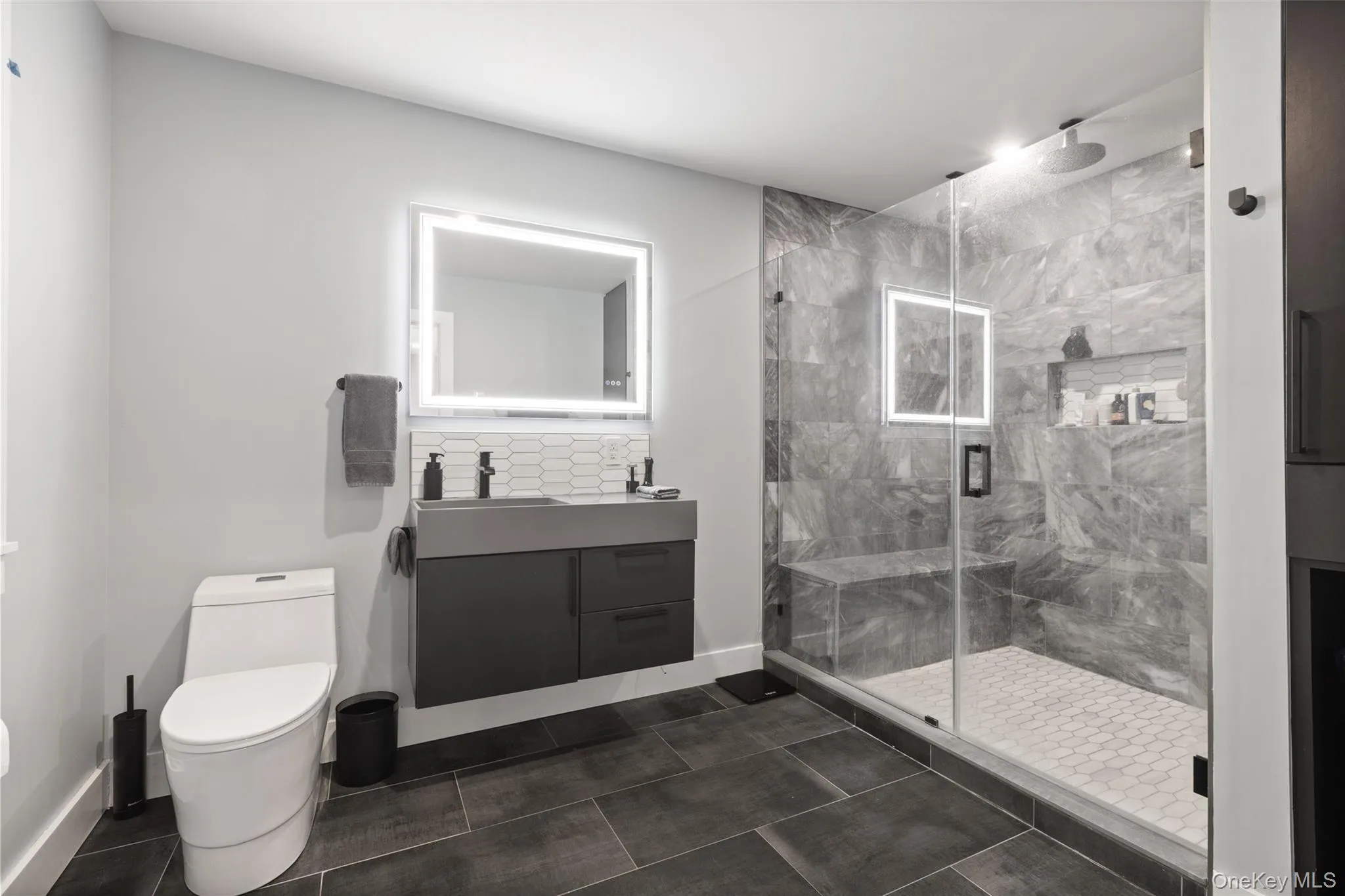 En-suite bathroom En-suite bathroom