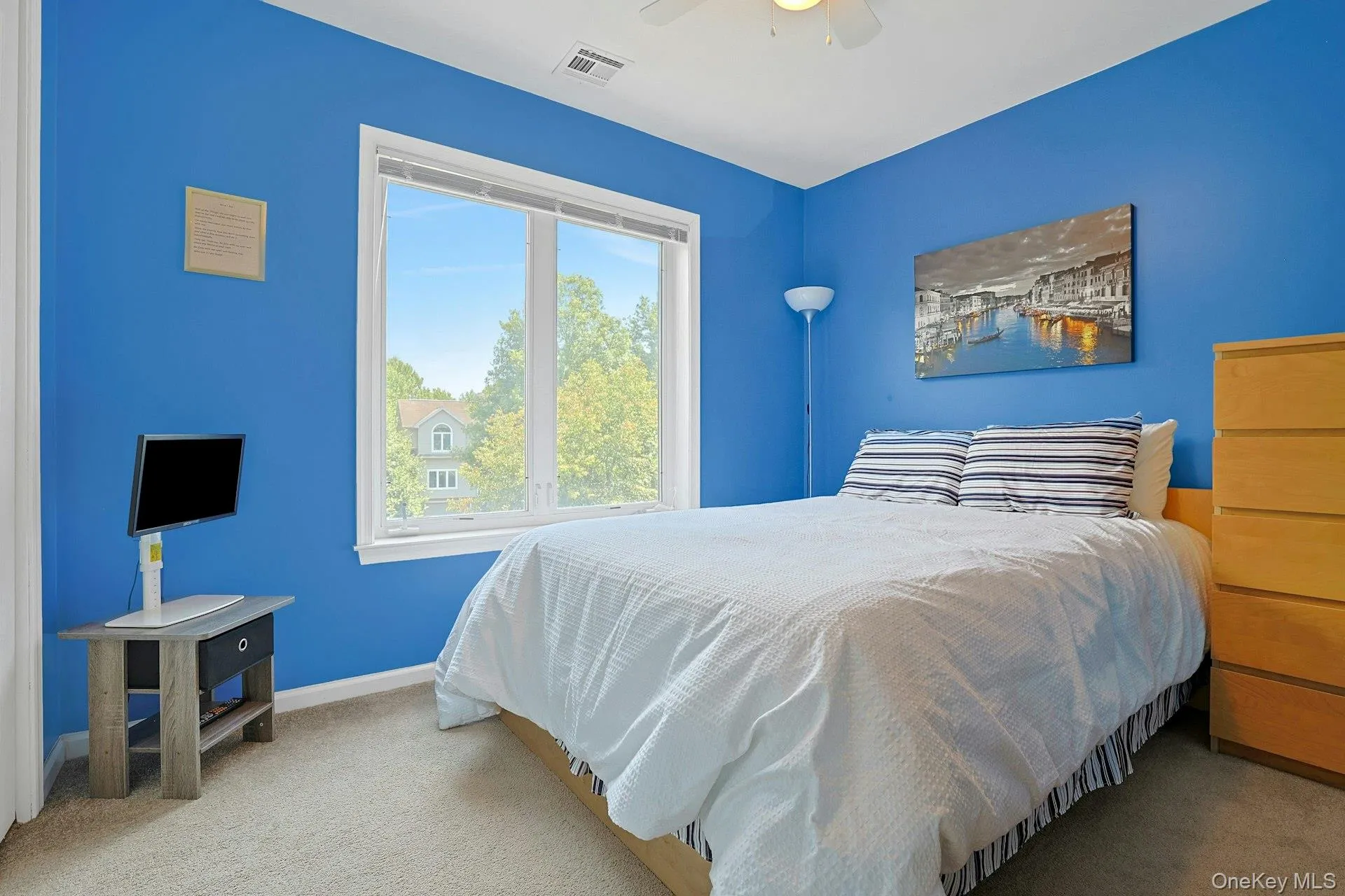 Bright second bedroom with comfortable space and a lot of natural light. Bright second bedroom with comfortable space and a lot of natural light.