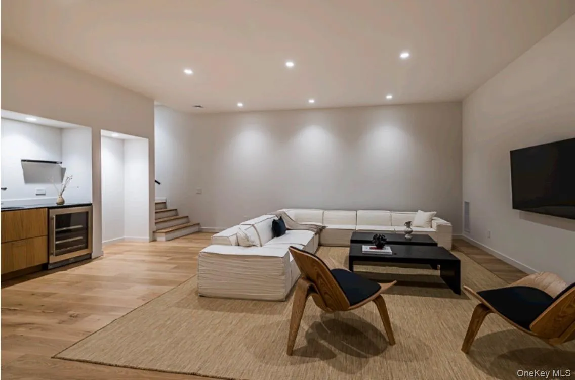 6 Great Circle Drive, Shelter Island, NY, 5 Bedrooms Bedrooms, 11 Rooms Rooms,6 BathroomsBathrooms,Residential,For Rent,Great Circle,0,1027086 6 Great Circle Drive, Shelter Island, NY, 5 Bedrooms Bedrooms, 11 Rooms Rooms,6 BathroomsBathrooms,Residential,For Rent,Great Circle,0,1027086