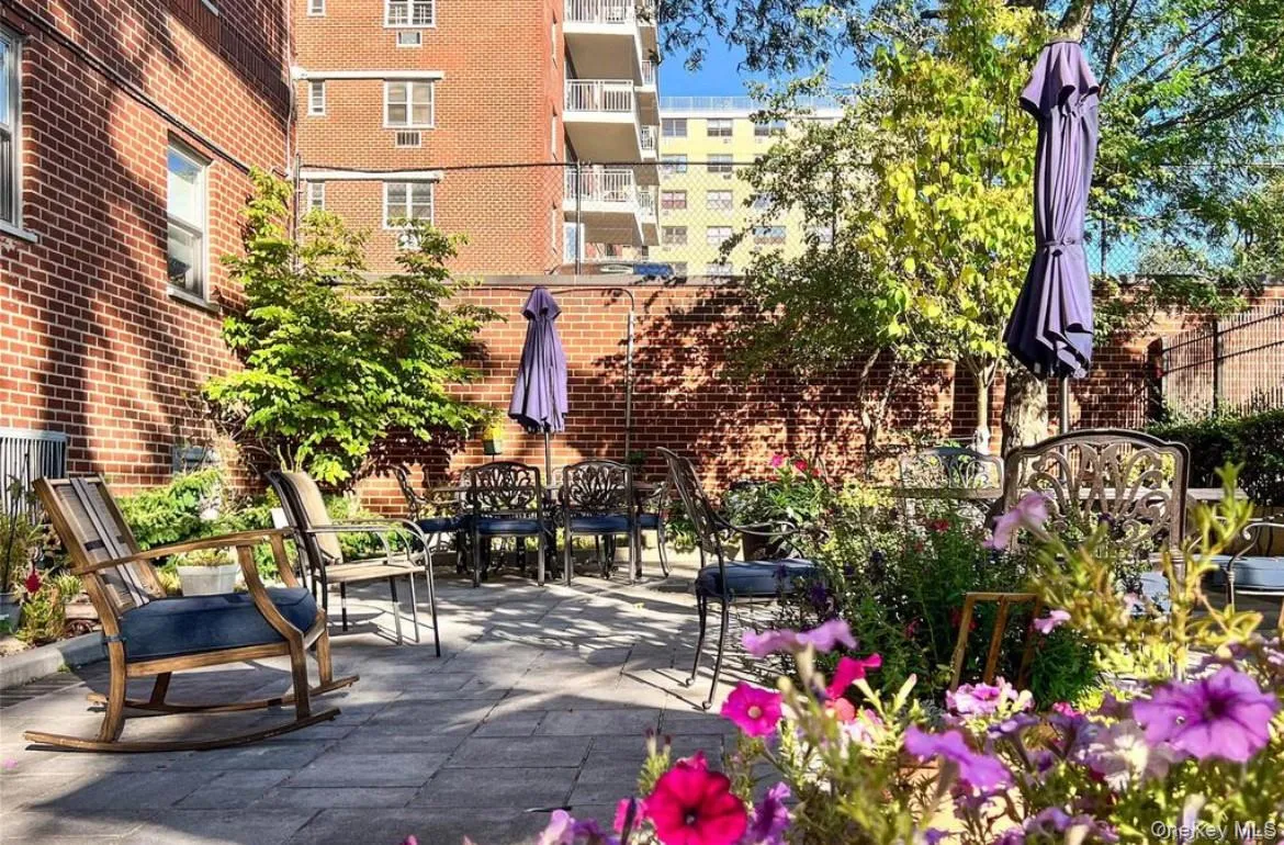 52-30 39th Drive, New York, NY, 1 Bedroom Bedrooms, 3 Rooms Rooms,1 BathroomBathrooms,Residential,For Rent,39th,0,1027088 52-30 39th Drive, New York, NY, 1 Bedroom Bedrooms, 3 Rooms Rooms,1 BathroomBathrooms,Residential,For Rent,39th,0,1027088