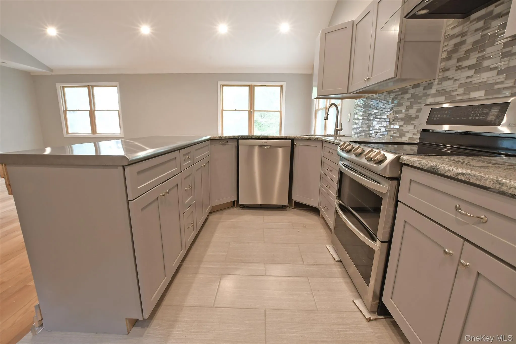 6 Southold Road, Brookhaven, NY, 3 Bedrooms Bedrooms, 6 Rooms Rooms,2 BathroomsBathrooms,Residential,For Rent,Southold,0,1027097 6 Southold Road, Brookhaven, NY, 3 Bedrooms Bedrooms, 6 Rooms Rooms,2 BathroomsBathrooms,Residential,For Rent,Southold,0,1027097