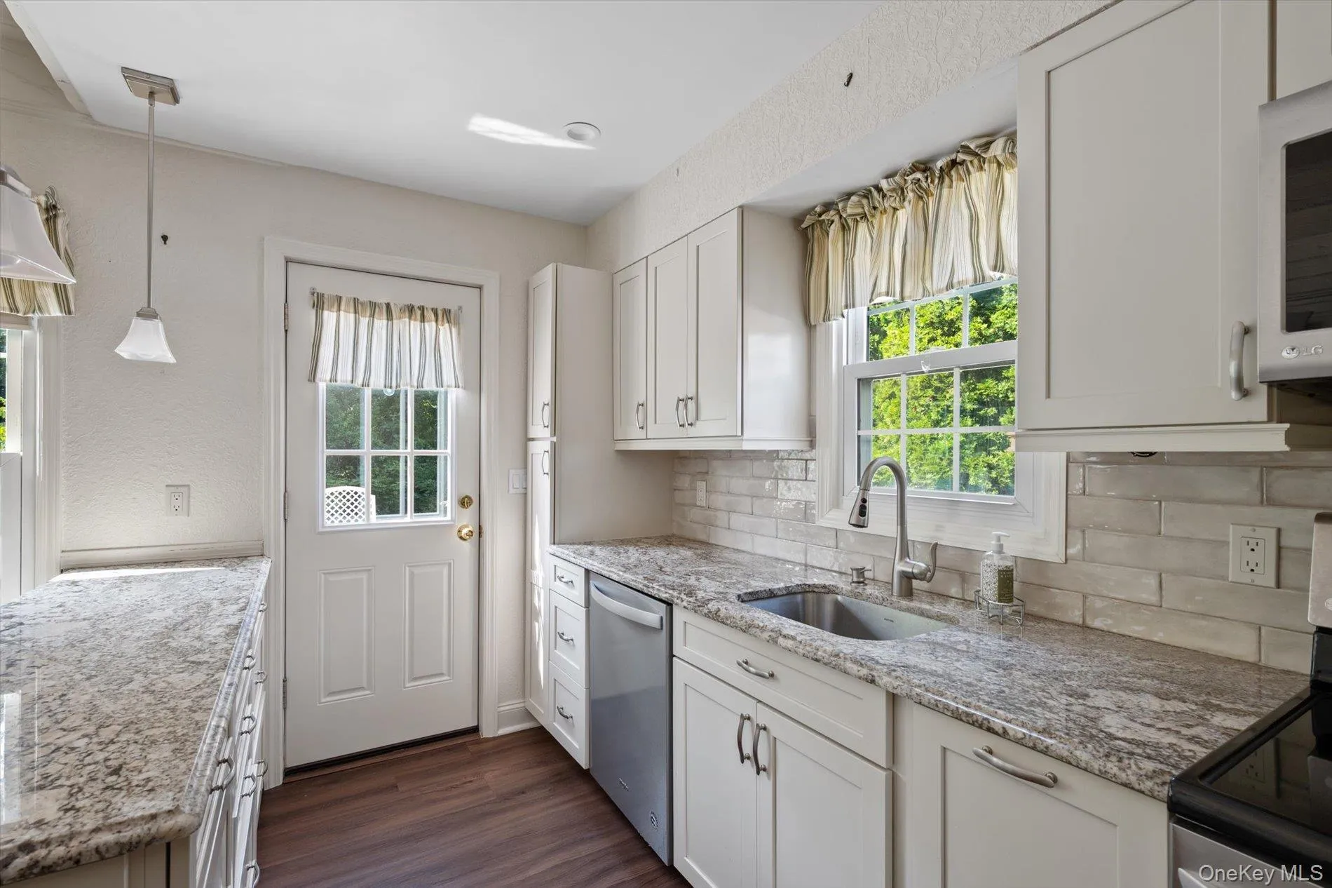 21 Vause Street, Huntington, NY, 3 Bedrooms Bedrooms, 6 Rooms Rooms,1 BathroomBathrooms,Residential,For Rent,Vause,0,1027110 21 Vause Street, Huntington, NY, 3 Bedrooms Bedrooms, 6 Rooms Rooms,1 BathroomBathrooms,Residential,For Rent,Vause,0,1027110