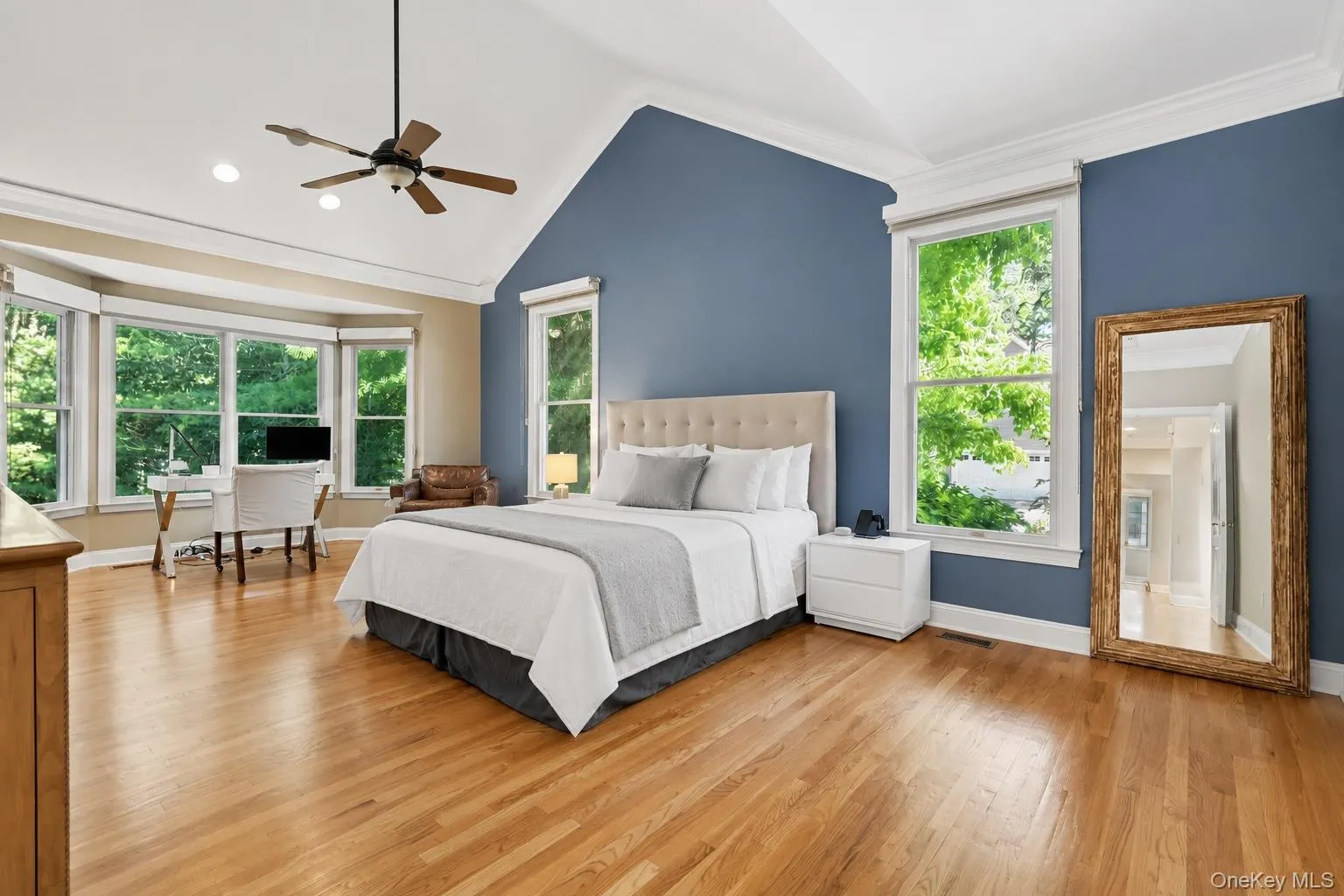 Spacious primary bedroom on 1st floor Spacious primary bedroom on 1st floor