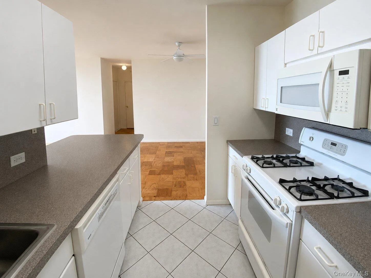 27010 Grand Central Parkway, New York, NY, 1 Bedroom Bedrooms, 4 Rooms Rooms,1 BathroomBathrooms,Residential,For Rent,Grand Central,0,1027119 27010 Grand Central Parkway, New York, NY, 1 Bedroom Bedrooms, 4 Rooms Rooms,1 BathroomBathrooms,Residential,For Rent,Grand Central,0,1027119