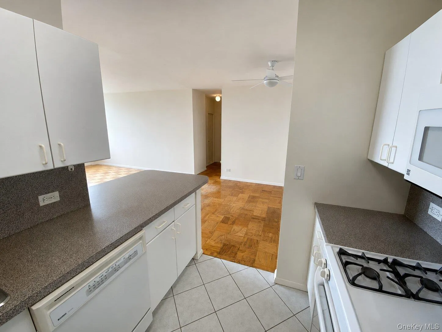 27010 Grand Central Parkway, New York, NY, 1 Bedroom Bedrooms, 4 Rooms Rooms,1 BathroomBathrooms,Residential,For Rent,Grand Central,0,1027119 27010 Grand Central Parkway, New York, NY, 1 Bedroom Bedrooms, 4 Rooms Rooms,1 BathroomBathrooms,Residential,For Rent,Grand Central,0,1027119