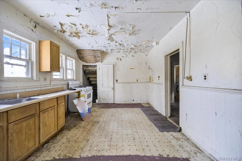 227-229 Linden Avenue, Middletown, NY, 4 Bedrooms Bedrooms, 8 Rooms Rooms,2 BathroomsBathrooms,Residential,For Rent,Linden,0,1027125 227-229 Linden Avenue, Middletown, NY, 4 Bedrooms Bedrooms, 8 Rooms Rooms,2 BathroomsBathrooms,Residential,For Rent,Linden,0,1027125