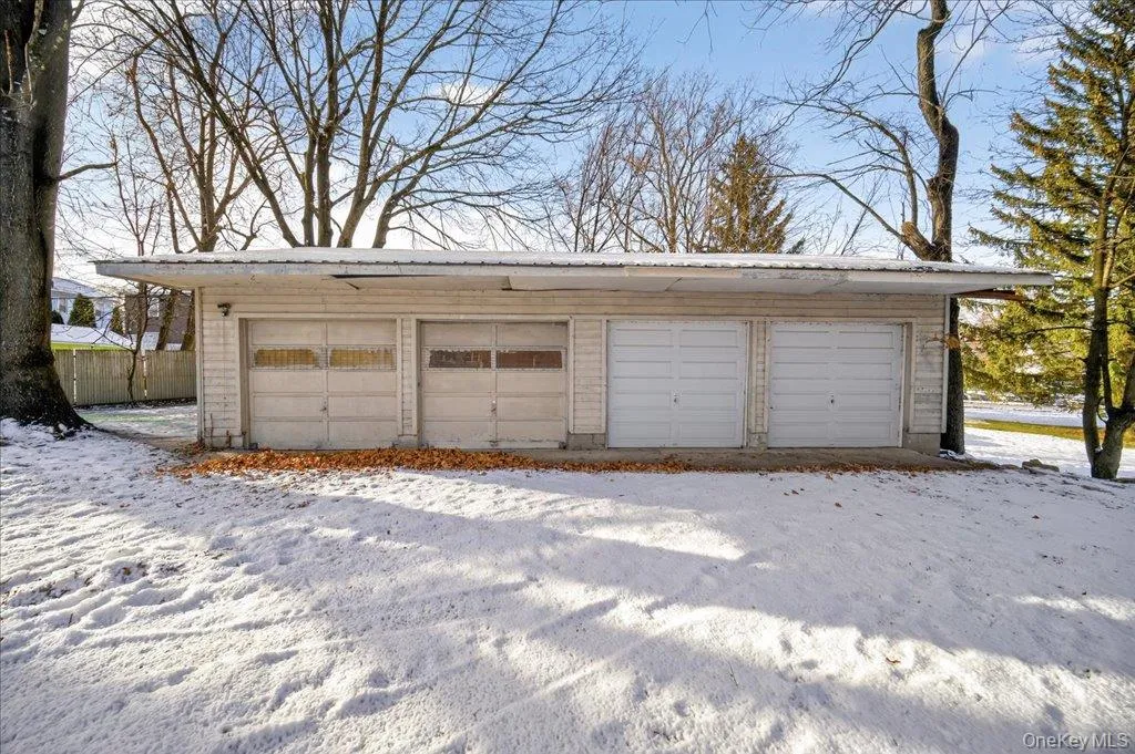 227-229 Linden Avenue, Middletown, NY, 4 Bedrooms Bedrooms, 8 Rooms Rooms,2 BathroomsBathrooms,Residential,For Rent,Linden,0,1027125 227-229 Linden Avenue, Middletown, NY, 4 Bedrooms Bedrooms, 8 Rooms Rooms,2 BathroomsBathrooms,Residential,For Rent,Linden,0,1027125