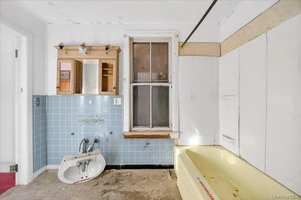 227-229 Linden Avenue, Middletown, NY, 4 Bedrooms Bedrooms, 8 Rooms Rooms,2 BathroomsBathrooms,Residential,For Rent,Linden,0,1027125 227-229 Linden Avenue, Middletown, NY, 4 Bedrooms Bedrooms, 8 Rooms Rooms,2 BathroomsBathrooms,Residential,For Rent,Linden,0,1027125