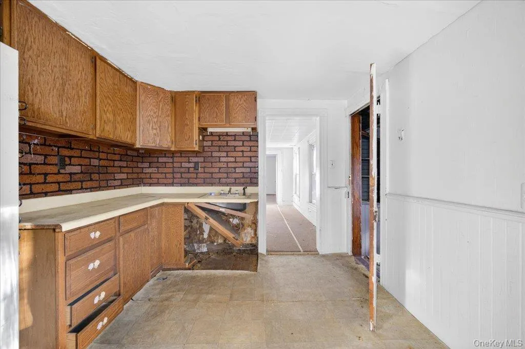 227-229 Linden Avenue, Middletown, NY, 4 Bedrooms Bedrooms, 8 Rooms Rooms,2 BathroomsBathrooms,Residential,For Rent,Linden,0,1027125 227-229 Linden Avenue, Middletown, NY, 4 Bedrooms Bedrooms, 8 Rooms Rooms,2 BathroomsBathrooms,Residential,For Rent,Linden,0,1027125