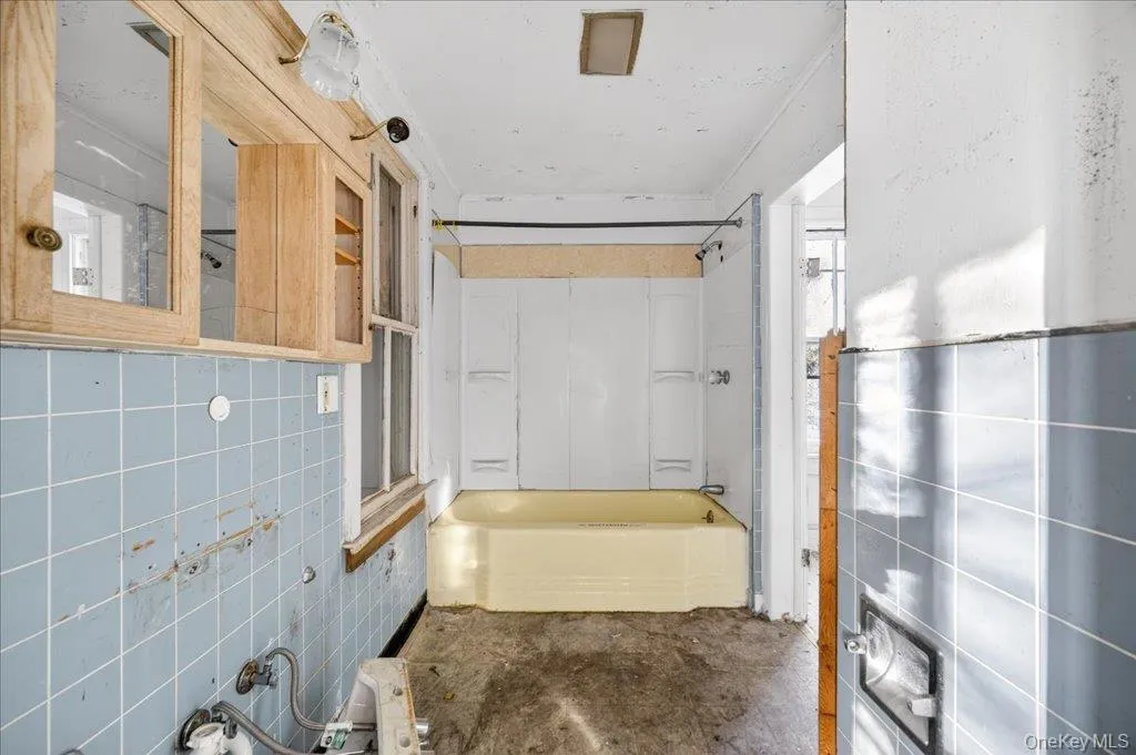 227-229 Linden Avenue, Middletown, NY, 4 Bedrooms Bedrooms, 8 Rooms Rooms,2 BathroomsBathrooms,Residential,For Rent,Linden,0,1027125 227-229 Linden Avenue, Middletown, NY, 4 Bedrooms Bedrooms, 8 Rooms Rooms,2 BathroomsBathrooms,Residential,For Rent,Linden,0,1027125