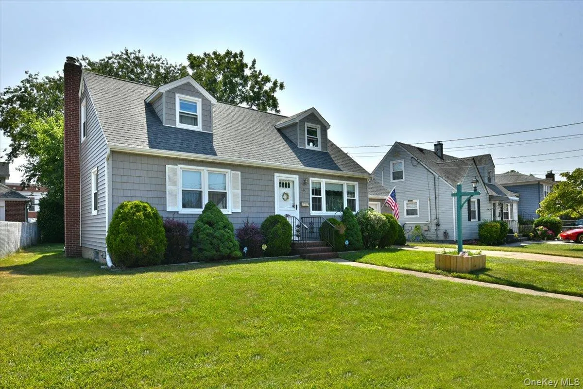 145 Benedict Avenue, Hempstead, NY, 3 Bedrooms Bedrooms, 6 Rooms Rooms,1 BathroomBathrooms,Residential,For Rent,Benedict,0,1027139 145 Benedict Avenue, Hempstead, NY, 3 Bedrooms Bedrooms, 6 Rooms Rooms,1 BathroomBathrooms,Residential,For Rent,Benedict,0,1027139