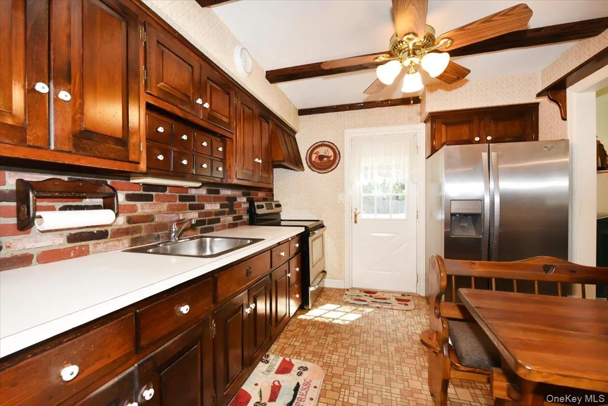 145 Benedict Avenue, Hempstead, NY, 3 Bedrooms Bedrooms, 6 Rooms Rooms,1 BathroomBathrooms,Residential,For Rent,Benedict,0,1027139 145 Benedict Avenue, Hempstead, NY, 3 Bedrooms Bedrooms, 6 Rooms Rooms,1 BathroomBathrooms,Residential,For Rent,Benedict,0,1027139