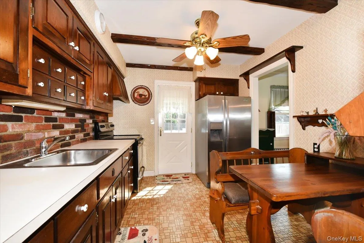 145 Benedict Avenue, Hempstead, NY, 3 Bedrooms Bedrooms, 6 Rooms Rooms,1 BathroomBathrooms,Residential,For Rent,Benedict,0,1027139 145 Benedict Avenue, Hempstead, NY, 3 Bedrooms Bedrooms, 6 Rooms Rooms,1 BathroomBathrooms,Residential,For Rent,Benedict,0,1027139