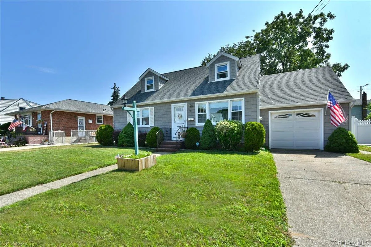 145 Benedict Avenue, Hempstead, NY, 3 Bedrooms Bedrooms, 6 Rooms Rooms,1 BathroomBathrooms,Residential,For Rent,Benedict,0,1027139 145 Benedict Avenue, Hempstead, NY, 3 Bedrooms Bedrooms, 6 Rooms Rooms,1 BathroomBathrooms,Residential,For Rent,Benedict,0,1027139