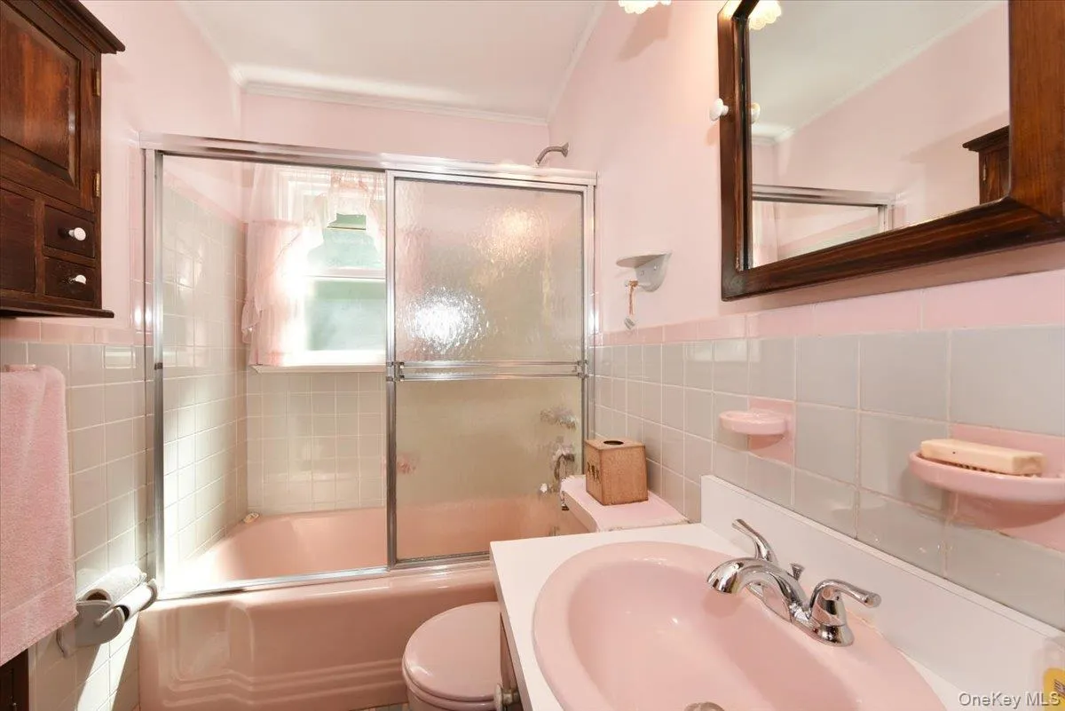 145 Benedict Avenue, Hempstead, NY, 3 Bedrooms Bedrooms, 6 Rooms Rooms,1 BathroomBathrooms,Residential,For Rent,Benedict,0,1027139 145 Benedict Avenue, Hempstead, NY, 3 Bedrooms Bedrooms, 6 Rooms Rooms,1 BathroomBathrooms,Residential,For Rent,Benedict,0,1027139