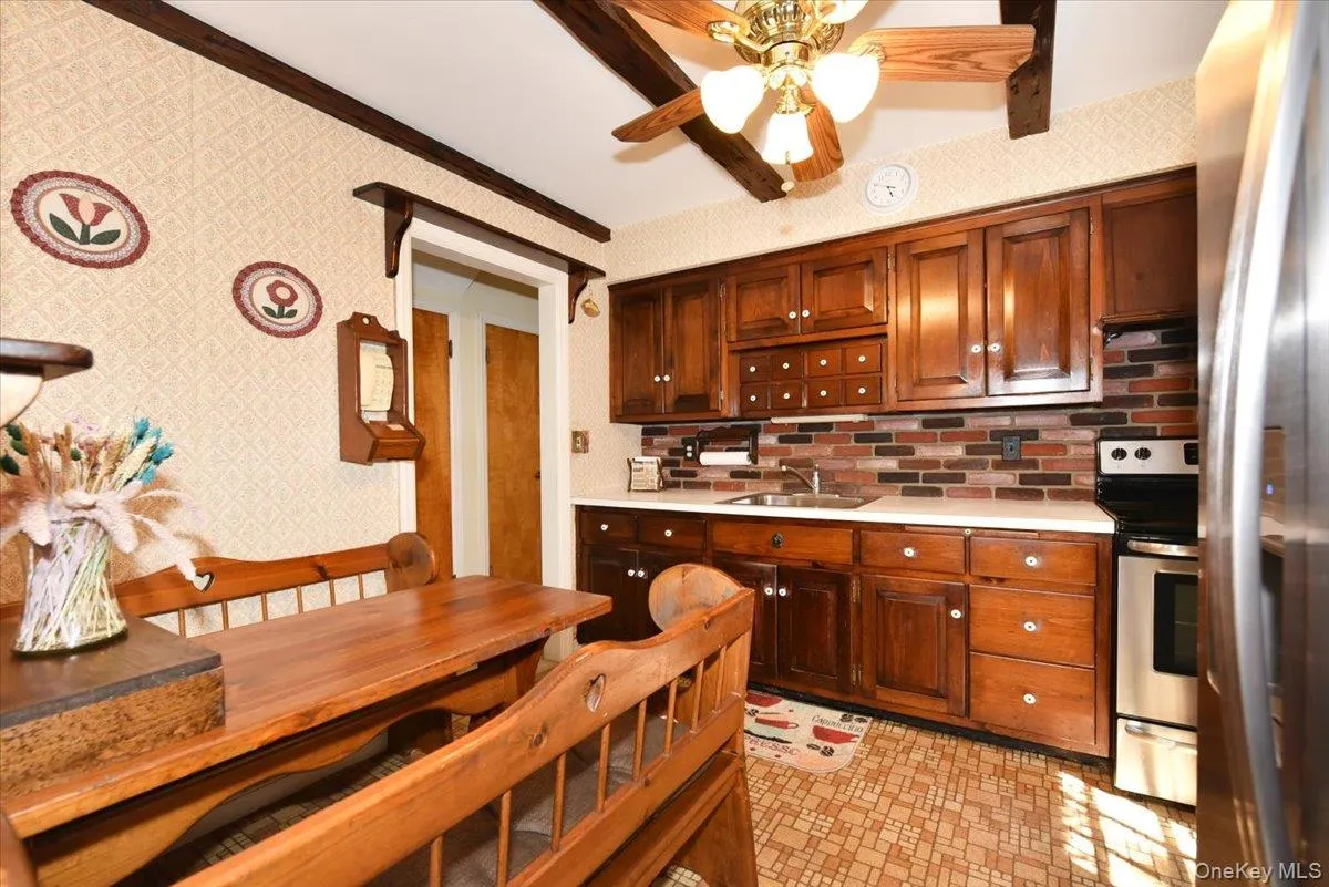 145 Benedict Avenue, Hempstead, NY, 3 Bedrooms Bedrooms, 6 Rooms Rooms,1 BathroomBathrooms,Residential,For Rent,Benedict,0,1027139 145 Benedict Avenue, Hempstead, NY, 3 Bedrooms Bedrooms, 6 Rooms Rooms,1 BathroomBathrooms,Residential,For Rent,Benedict,0,1027139