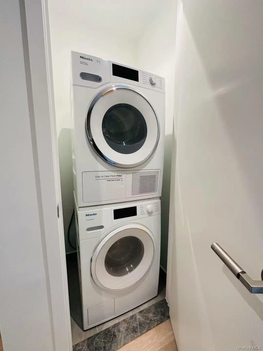 208 Delancey Street, New York, NY, 2 Rooms Rooms,1 BathroomBathrooms,Residential,For Rent,Delancey,0,1027141 208 Delancey Street, New York, NY, 2 Rooms Rooms,1 BathroomBathrooms,Residential,For Rent,Delancey,0,1027141