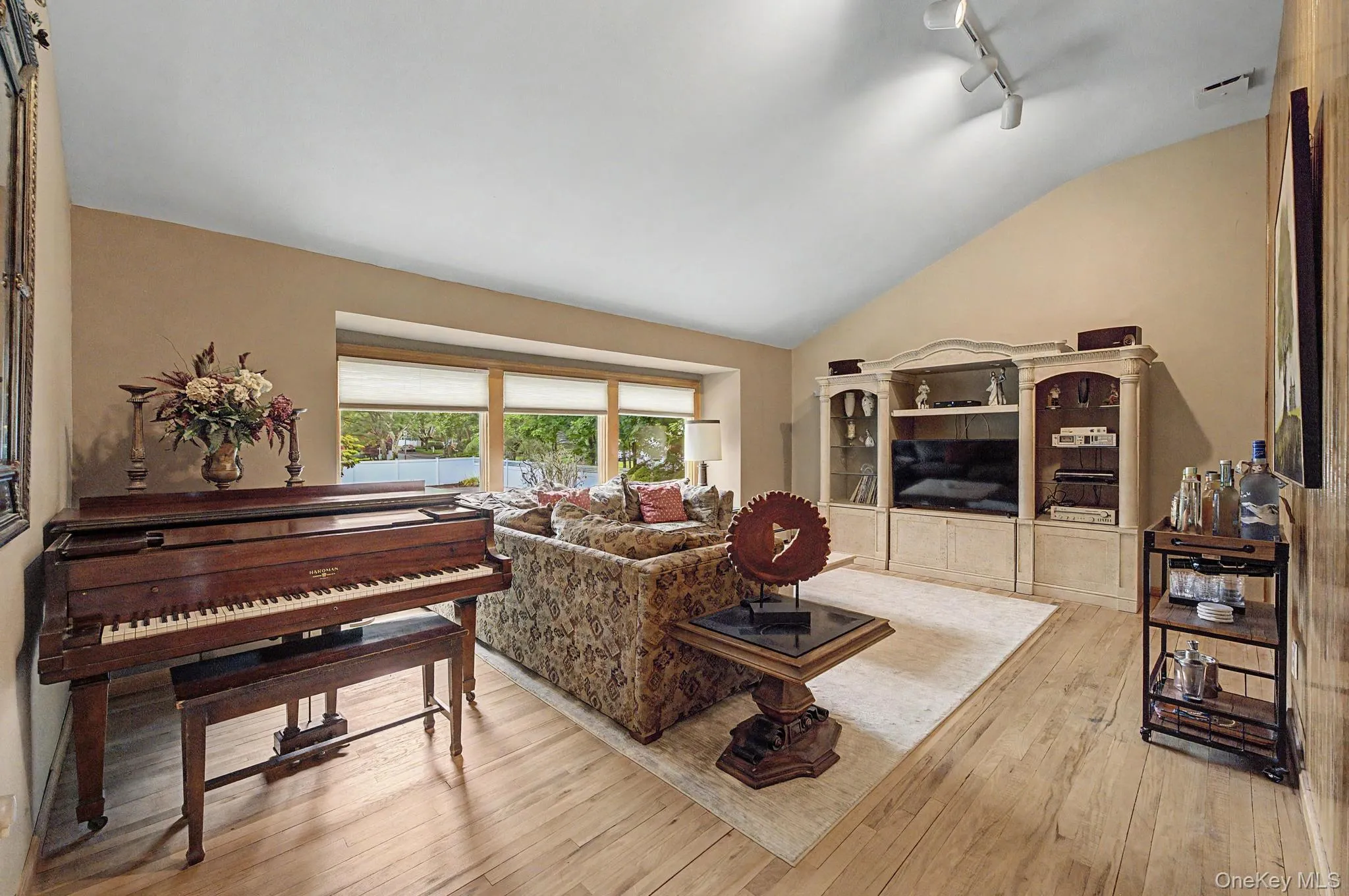 6 Field Daisy Lane, Huntington, NY, 5 Bedrooms Bedrooms, 8 Rooms Rooms,3 BathroomsBathrooms,Residential,For Rent,Field Daisy,0,1027158 6 Field Daisy Lane, Huntington, NY, 5 Bedrooms Bedrooms, 8 Rooms Rooms,3 BathroomsBathrooms,Residential,For Rent,Field Daisy,0,1027158