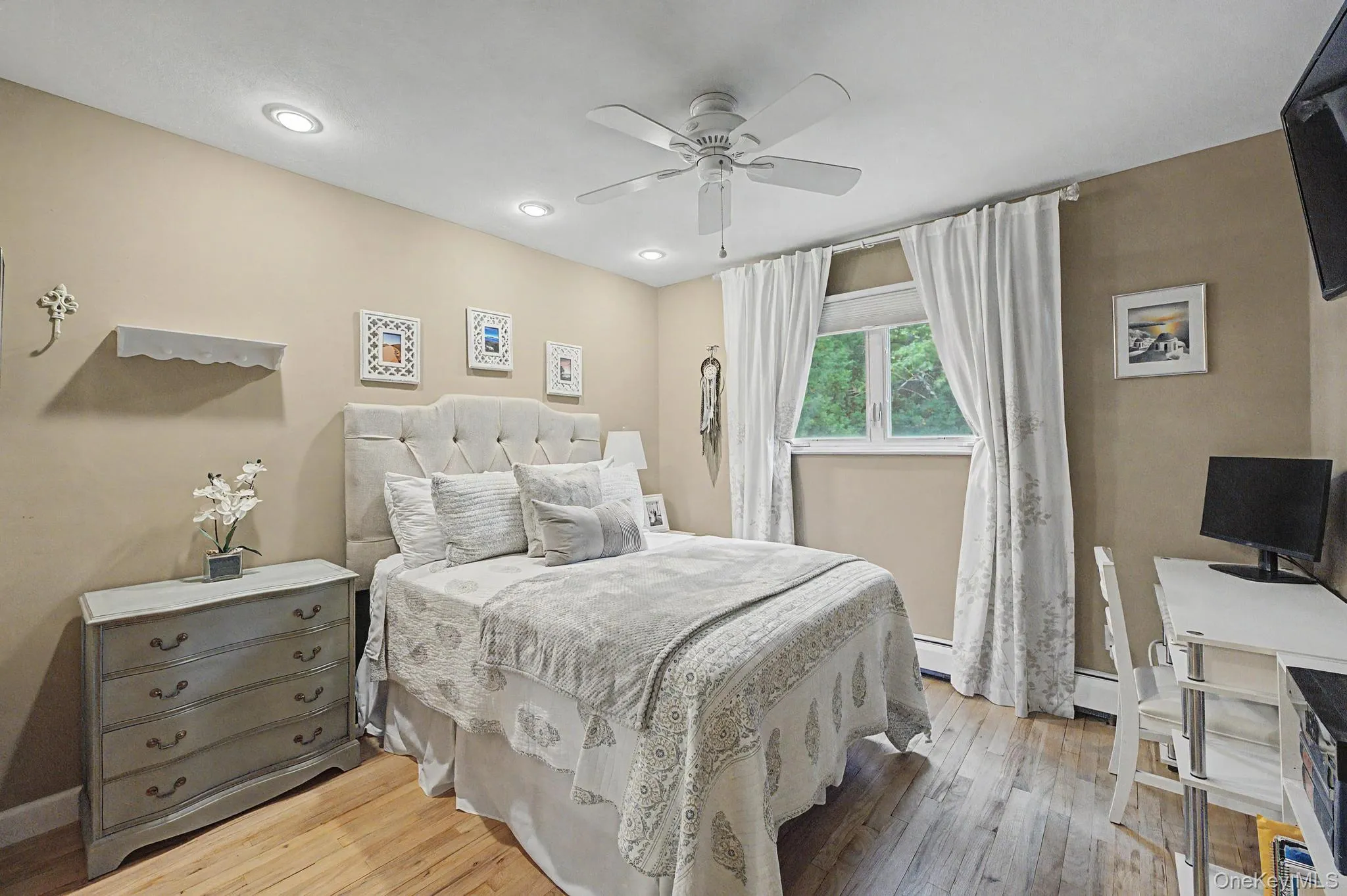 6 Field Daisy Lane, Huntington, NY, 5 Bedrooms Bedrooms, 8 Rooms Rooms,3 BathroomsBathrooms,Residential,For Rent,Field Daisy,0,1027158 6 Field Daisy Lane, Huntington, NY, 5 Bedrooms Bedrooms, 8 Rooms Rooms,3 BathroomsBathrooms,Residential,For Rent,Field Daisy,0,1027158