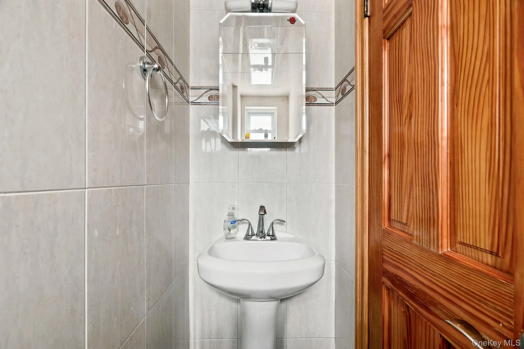 99-57 65th Road, New York, NY, 3 Bedrooms Bedrooms, 8 Rooms Rooms,2 BathroomsBathrooms,Residential,For Rent,65th,0,1027160 99-57 65th Road, New York, NY, 3 Bedrooms Bedrooms, 8 Rooms Rooms,2 BathroomsBathrooms,Residential,For Rent,65th,0,1027160