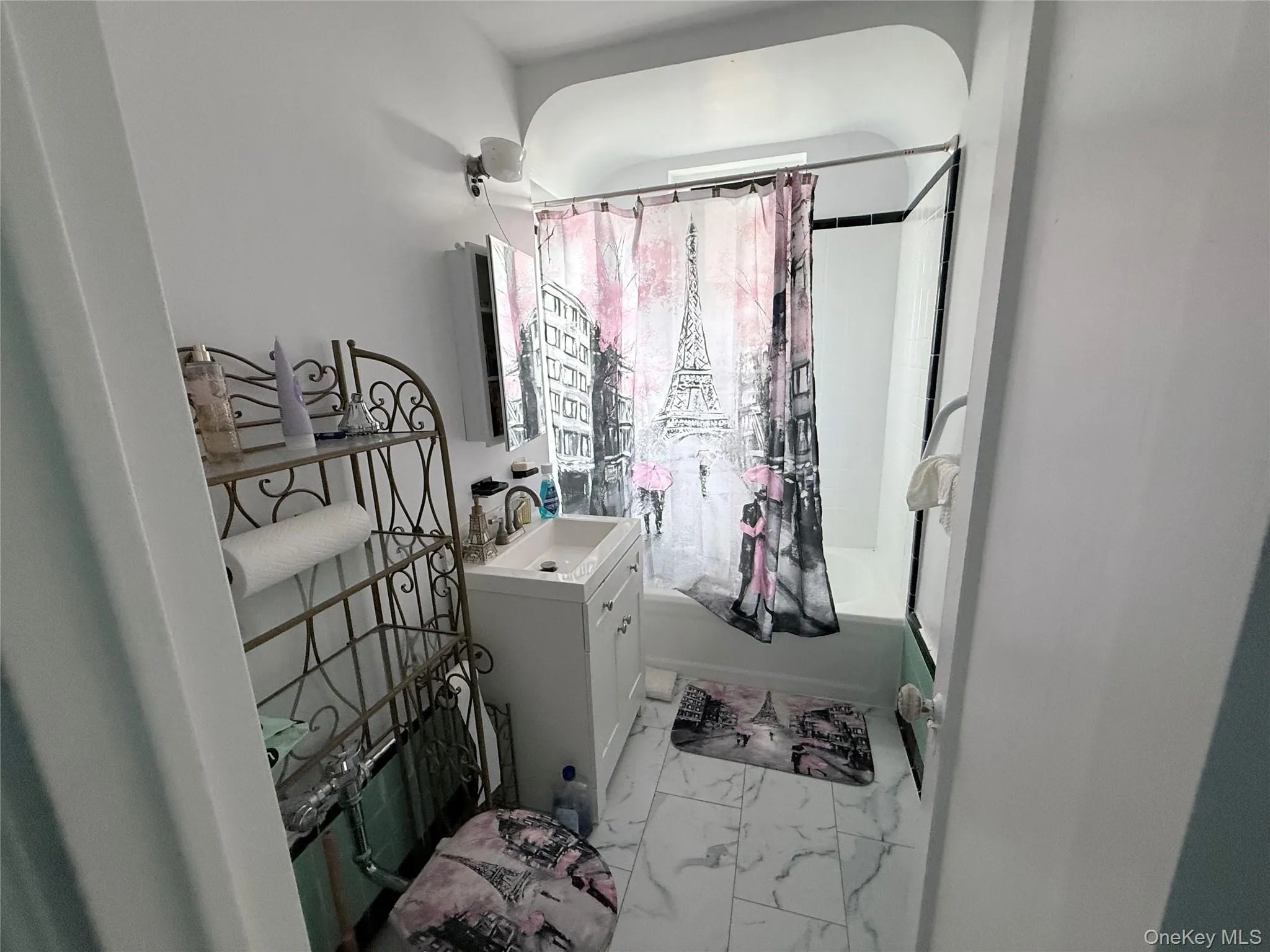 83-80 118 Street, New York, NY, 1 Bedroom Bedrooms, 3 Rooms Rooms,1 BathroomBathrooms,Residential,For Rent,118,0,1027166 83-80 118 Street, New York, NY, 1 Bedroom Bedrooms, 3 Rooms Rooms,1 BathroomBathrooms,Residential,For Rent,118,0,1027166