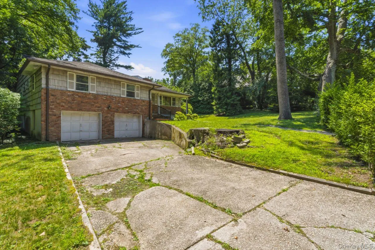 80 Nassau Drive, North Hempstead, NY, 3 Bedrooms Bedrooms, 11 Rooms Rooms,2 BathroomsBathrooms,Residential,For Rent,Nassau,0,1027185 80 Nassau Drive, North Hempstead, NY, 3 Bedrooms Bedrooms, 11 Rooms Rooms,2 BathroomsBathrooms,Residential,For Rent,Nassau,0,1027185