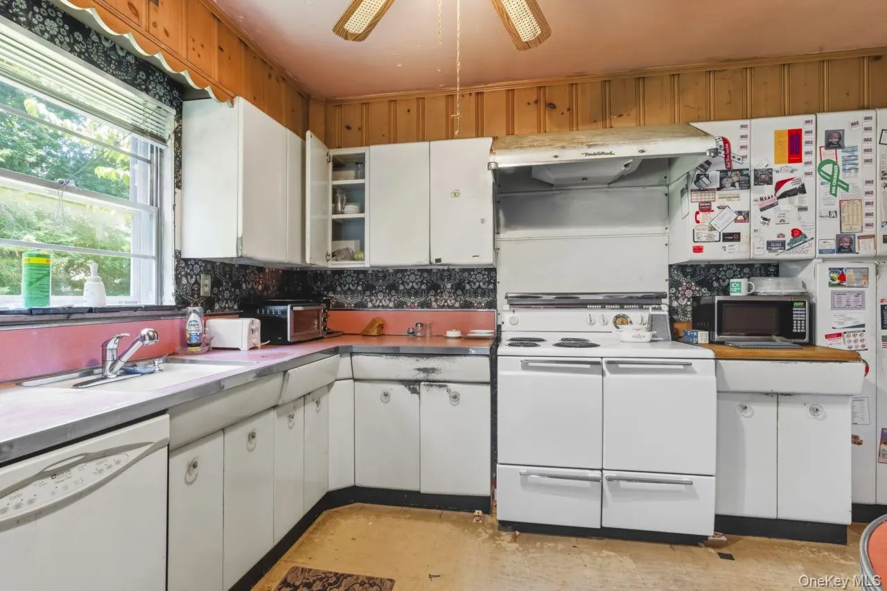 80 Nassau Drive, North Hempstead, NY, 3 Bedrooms Bedrooms, 11 Rooms Rooms,2 BathroomsBathrooms,Residential,For Rent,Nassau,0,1027185 80 Nassau Drive, North Hempstead, NY, 3 Bedrooms Bedrooms, 11 Rooms Rooms,2 BathroomsBathrooms,Residential,For Rent,Nassau,0,1027185