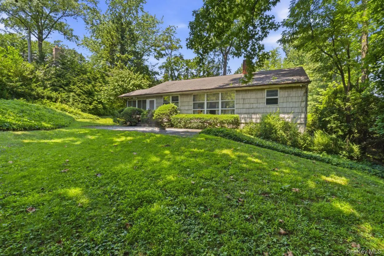 80 Nassau Drive, North Hempstead, NY, 3 Bedrooms Bedrooms, 11 Rooms Rooms,2 BathroomsBathrooms,Residential,For Rent,Nassau,0,1027185 80 Nassau Drive, North Hempstead, NY, 3 Bedrooms Bedrooms, 11 Rooms Rooms,2 BathroomsBathrooms,Residential,For Rent,Nassau,0,1027185