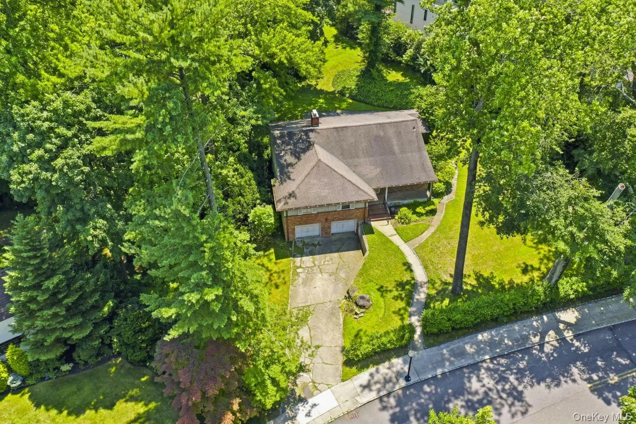 80 Nassau Drive, North Hempstead, NY, 3 Bedrooms Bedrooms, 11 Rooms Rooms,2 BathroomsBathrooms,Residential,For Rent,Nassau,0,1027185 80 Nassau Drive, North Hempstead, NY, 3 Bedrooms Bedrooms, 11 Rooms Rooms,2 BathroomsBathrooms,Residential,For Rent,Nassau,0,1027185
