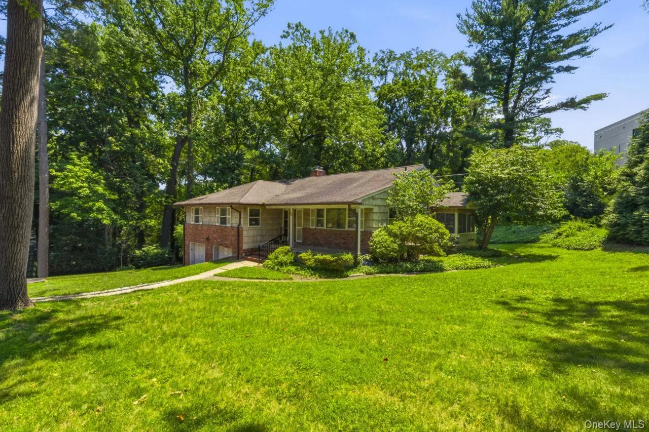 80 Nassau Drive, North Hempstead, NY, 3 Bedrooms Bedrooms, 11 Rooms Rooms,2 BathroomsBathrooms,Residential,For Rent,Nassau,0,1027185 80 Nassau Drive, North Hempstead, NY, 3 Bedrooms Bedrooms, 11 Rooms Rooms,2 BathroomsBathrooms,Residential,For Rent,Nassau,0,1027185