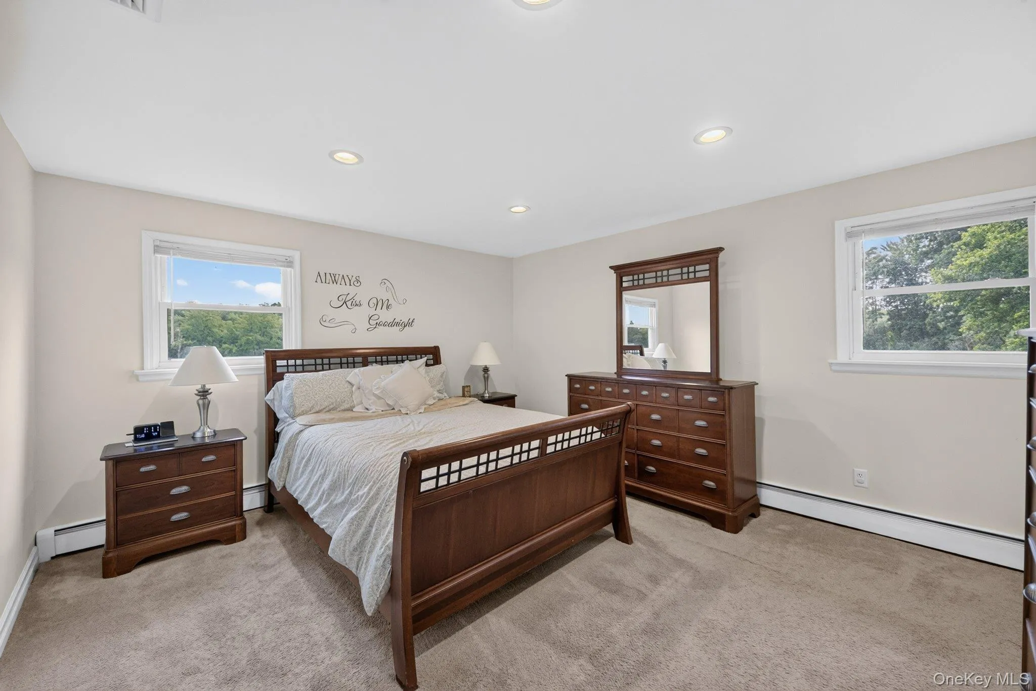 Main bedroom with two closets Main bedroom with two closets