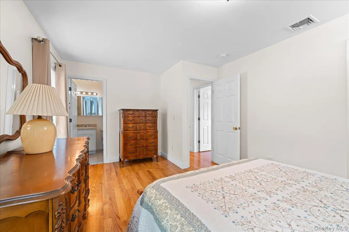 1 Lynn Street, Warwick (town), NY, 3 Bedrooms Bedrooms, 6 Rooms Rooms,2 BathroomsBathrooms,Residential,For Rent,Lynn,0,1027194 1 Lynn Street, Warwick (town), NY, 3 Bedrooms Bedrooms, 6 Rooms Rooms,2 BathroomsBathrooms,Residential,For Rent,Lynn,0,1027194