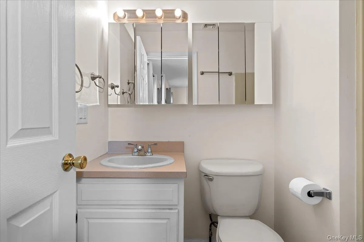 1 Lynn Street, Warwick (town), NY, 3 Bedrooms Bedrooms, 6 Rooms Rooms,2 BathroomsBathrooms,Residential,For Rent,Lynn,0,1027194 1 Lynn Street, Warwick (town), NY, 3 Bedrooms Bedrooms, 6 Rooms Rooms,2 BathroomsBathrooms,Residential,For Rent,Lynn,0,1027194
