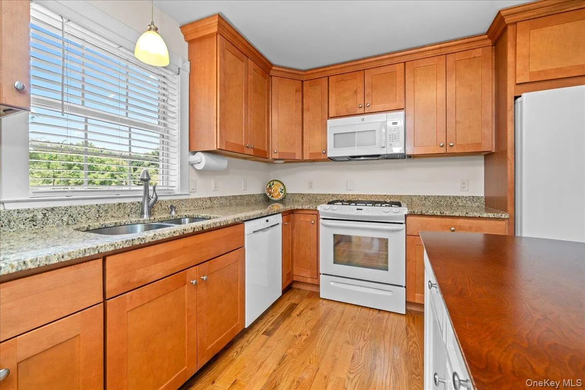 1 Lynn Street, Warwick (town), NY, 3 Bedrooms Bedrooms, 6 Rooms Rooms,2 BathroomsBathrooms,Residential,For Rent,Lynn,0,1027194 1 Lynn Street, Warwick (town), NY, 3 Bedrooms Bedrooms, 6 Rooms Rooms,2 BathroomsBathrooms,Residential,For Rent,Lynn,0,1027194