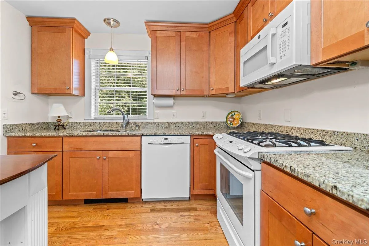 1 Lynn Street, Warwick (town), NY, 3 Bedrooms Bedrooms, 6 Rooms Rooms,2 BathroomsBathrooms,Residential,For Rent,Lynn,0,1027194 1 Lynn Street, Warwick (town), NY, 3 Bedrooms Bedrooms, 6 Rooms Rooms,2 BathroomsBathrooms,Residential,For Rent,Lynn,0,1027194