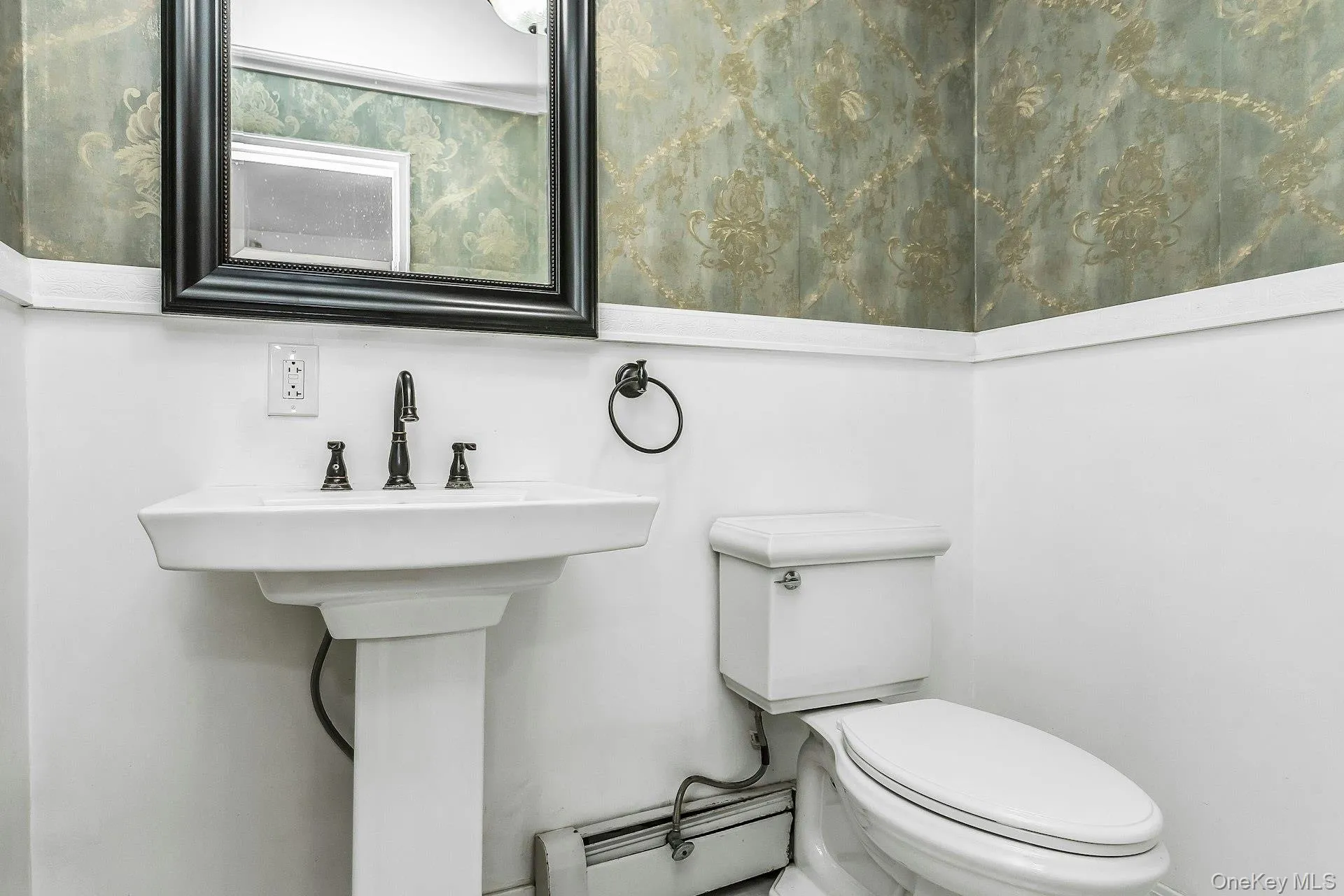 214 Park Avenue, North Hempstead, NY, 4 Bedrooms Bedrooms, 10 Rooms Rooms,2 BathroomsBathrooms,Residential,For Rent,Park,0,1027197 214 Park Avenue, North Hempstead, NY, 4 Bedrooms Bedrooms, 10 Rooms Rooms,2 BathroomsBathrooms,Residential,For Rent,Park,0,1027197