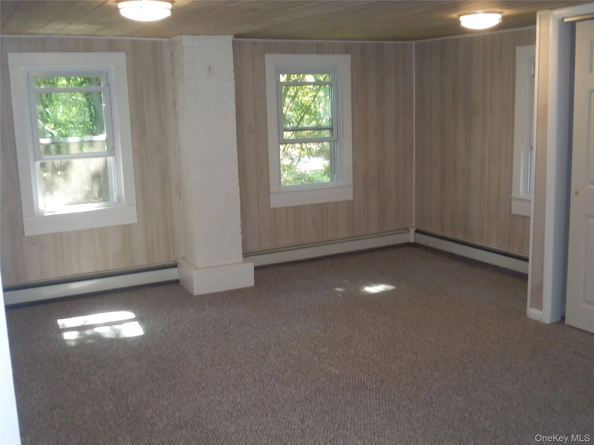 EXTRA LARGE SECOND LEVEL BEDROOM EXTRA LARGE SECOND LEVEL BEDROOM
