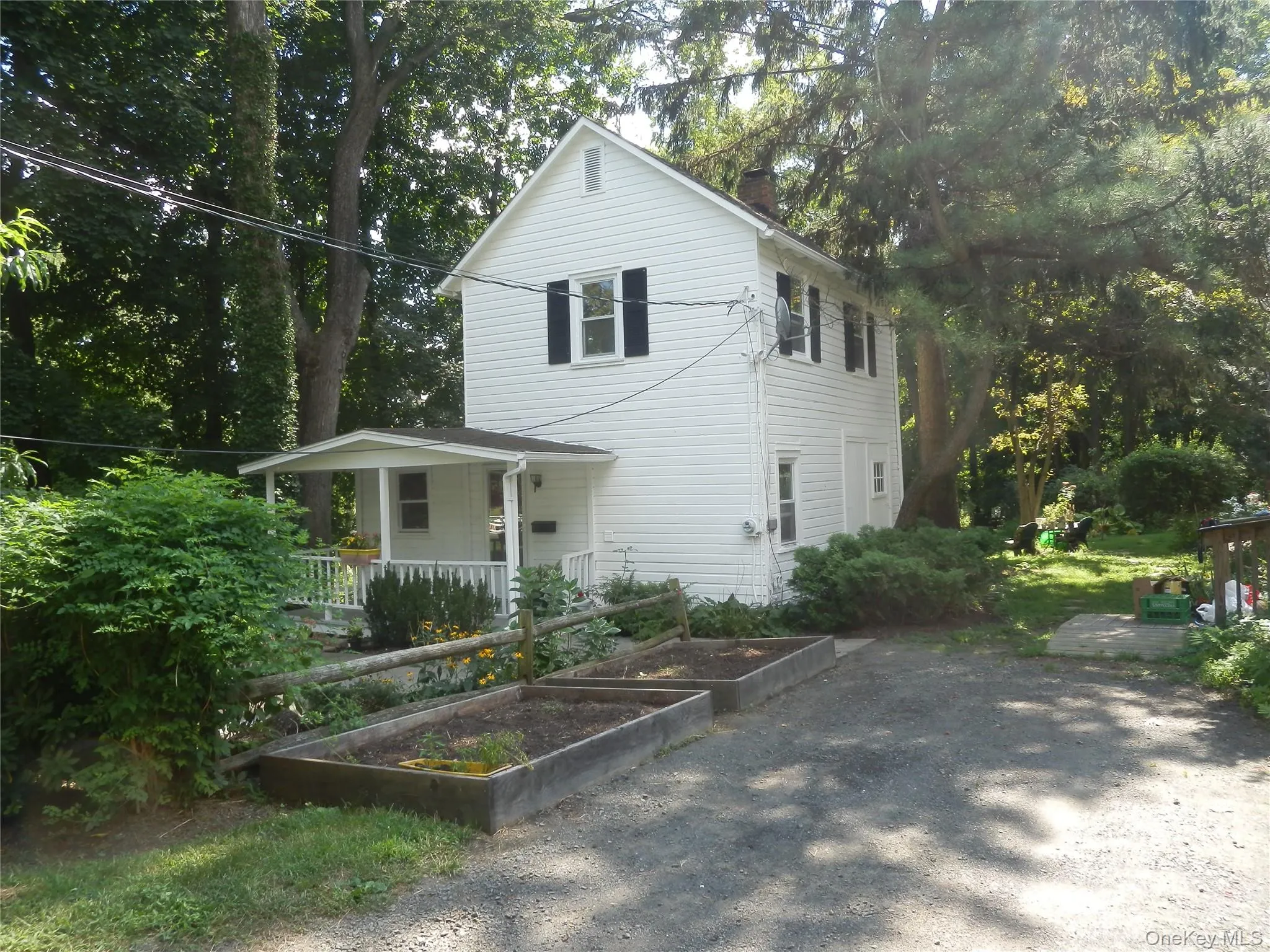 PAVER DRIVEWAY PARKING FOR 2 CARS PAVER DRIVEWAY PARKING FOR 2 CARS