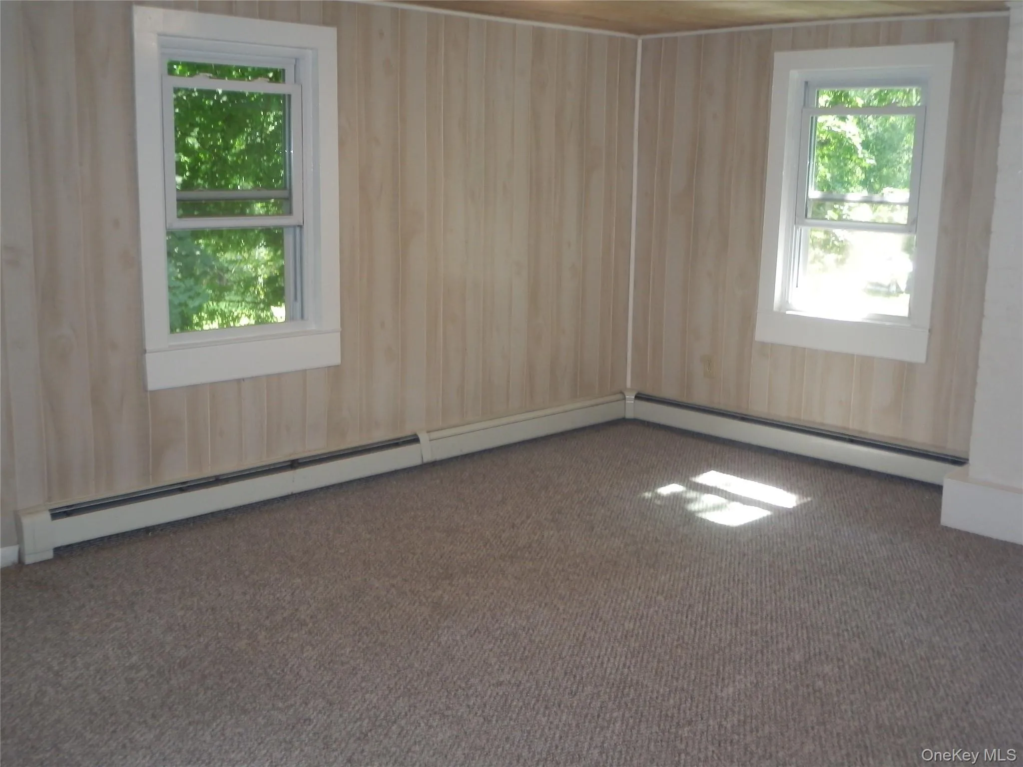 LARGE 2ND LEVEL BEDROOM LARGE 2ND LEVEL BEDROOM