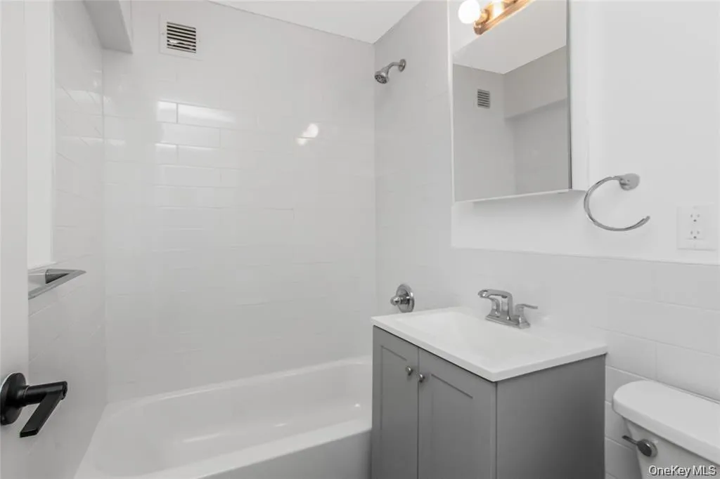 671 Bronx River Road, Yonkers, NY, 2 Bedrooms Bedrooms, 7 Rooms Rooms,1 BathroomBathrooms,Residential Lease,For Rent,Bronx River,0,1027235 671 Bronx River Road, Yonkers, NY, 2 Bedrooms Bedrooms, 7 Rooms Rooms,1 BathroomBathrooms,Residential Lease,For Rent,Bronx River,0,1027235