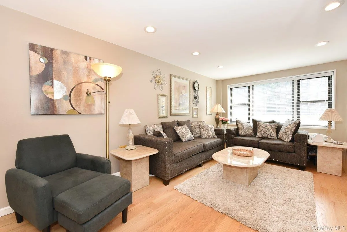 2 Birchwood Court, Hempstead, NY, 1 Bedroom Bedrooms, 5 Rooms Rooms,1 BathroomBathrooms,Residential,For Rent,Birchwood,0,1027240 2 Birchwood Court, Hempstead, NY, 1 Bedroom Bedrooms, 5 Rooms Rooms,1 BathroomBathrooms,Residential,For Rent,Birchwood,0,1027240