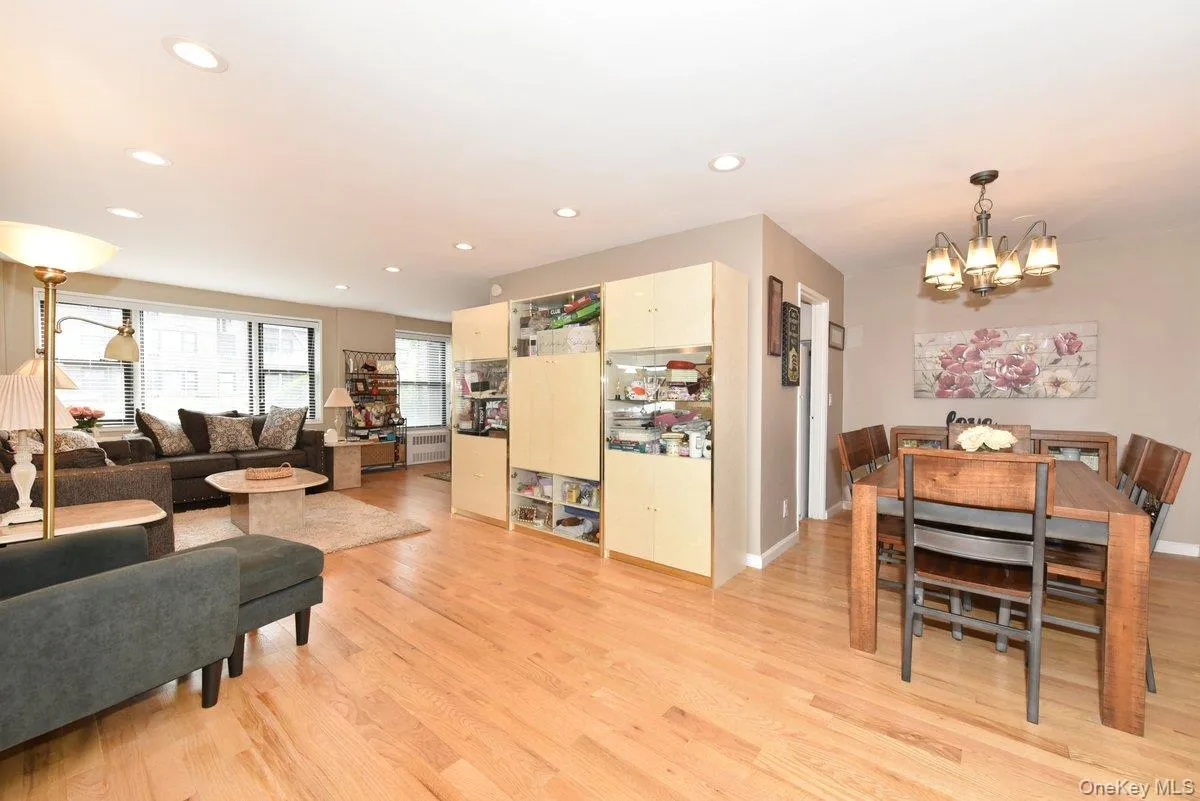2 Birchwood Court, Hempstead, NY, 1 Bedroom Bedrooms, 5 Rooms Rooms,1 BathroomBathrooms,Residential,For Rent,Birchwood,0,1027240 2 Birchwood Court, Hempstead, NY, 1 Bedroom Bedrooms, 5 Rooms Rooms,1 BathroomBathrooms,Residential,For Rent,Birchwood,0,1027240