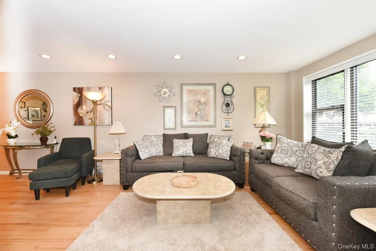 2 Birchwood Court, Hempstead, NY, 1 Bedroom Bedrooms, 5 Rooms Rooms,1 BathroomBathrooms,Residential,For Rent,Birchwood,0,1027240 2 Birchwood Court, Hempstead, NY, 1 Bedroom Bedrooms, 5 Rooms Rooms,1 BathroomBathrooms,Residential,For Rent,Birchwood,0,1027240