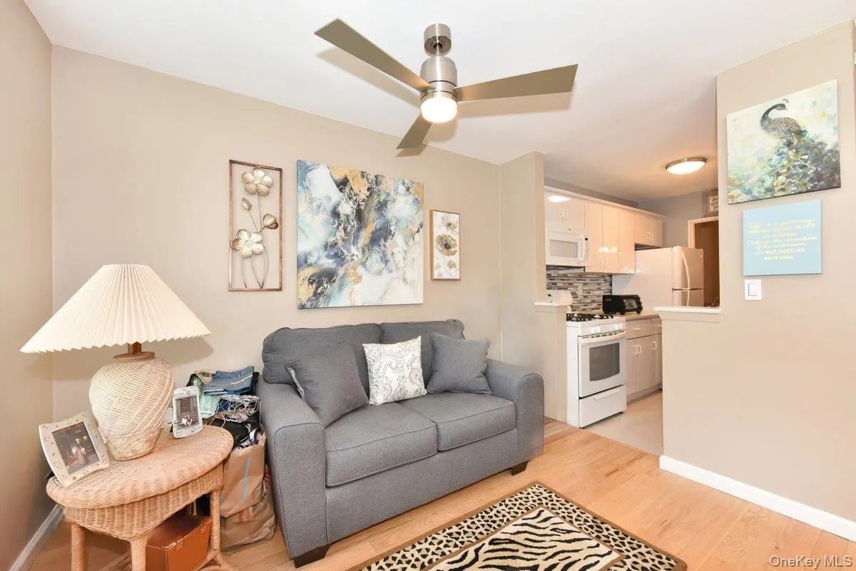 2 Birchwood Court, Hempstead, NY, 1 Bedroom Bedrooms, 5 Rooms Rooms,1 BathroomBathrooms,Residential,For Rent,Birchwood,0,1027240 2 Birchwood Court, Hempstead, NY, 1 Bedroom Bedrooms, 5 Rooms Rooms,1 BathroomBathrooms,Residential,For Rent,Birchwood,0,1027240