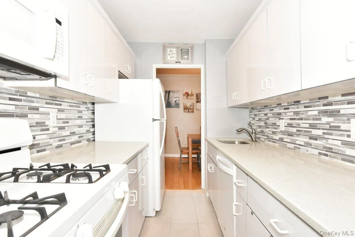 2 Birchwood Court, Hempstead, NY, 1 Bedroom Bedrooms, 5 Rooms Rooms,1 BathroomBathrooms,Residential,For Rent,Birchwood,0,1027240 2 Birchwood Court, Hempstead, NY, 1 Bedroom Bedrooms, 5 Rooms Rooms,1 BathroomBathrooms,Residential,For Rent,Birchwood,0,1027240