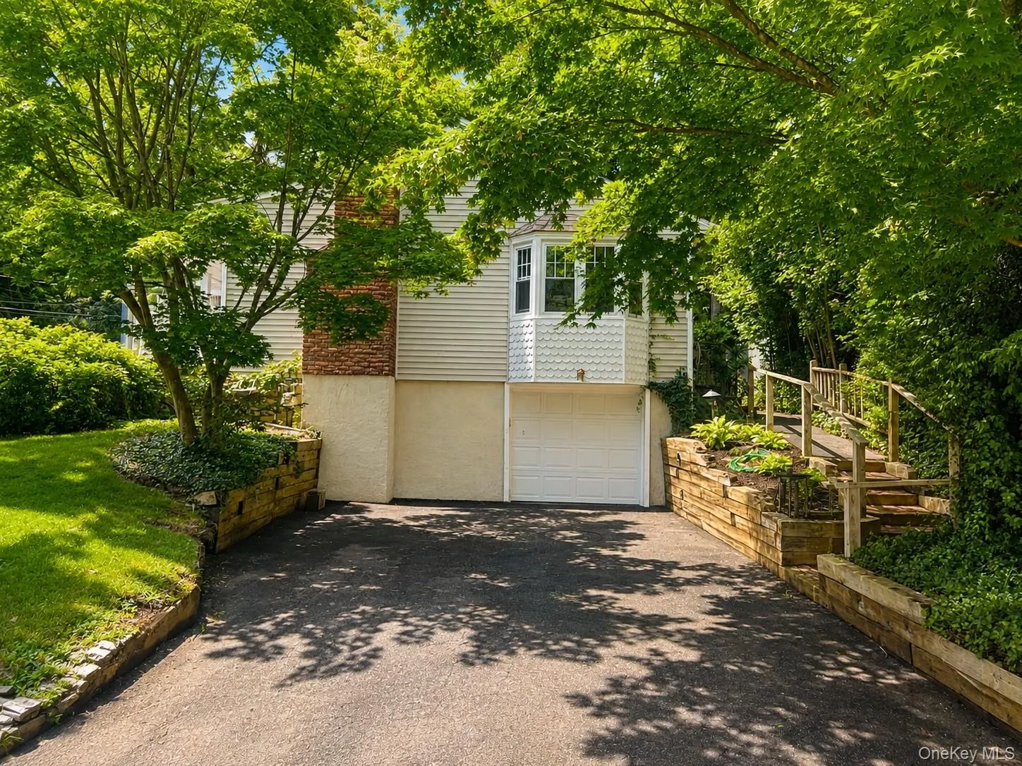 38 Hill Drive, Oyster Bay, NY, 3 Bedrooms Bedrooms, 6 Rooms Rooms,1 BathroomBathrooms,Residential,For Rent,Hill,0,1027250 38 Hill Drive, Oyster Bay, NY, 3 Bedrooms Bedrooms, 6 Rooms Rooms,1 BathroomBathrooms,Residential,For Rent,Hill,0,1027250