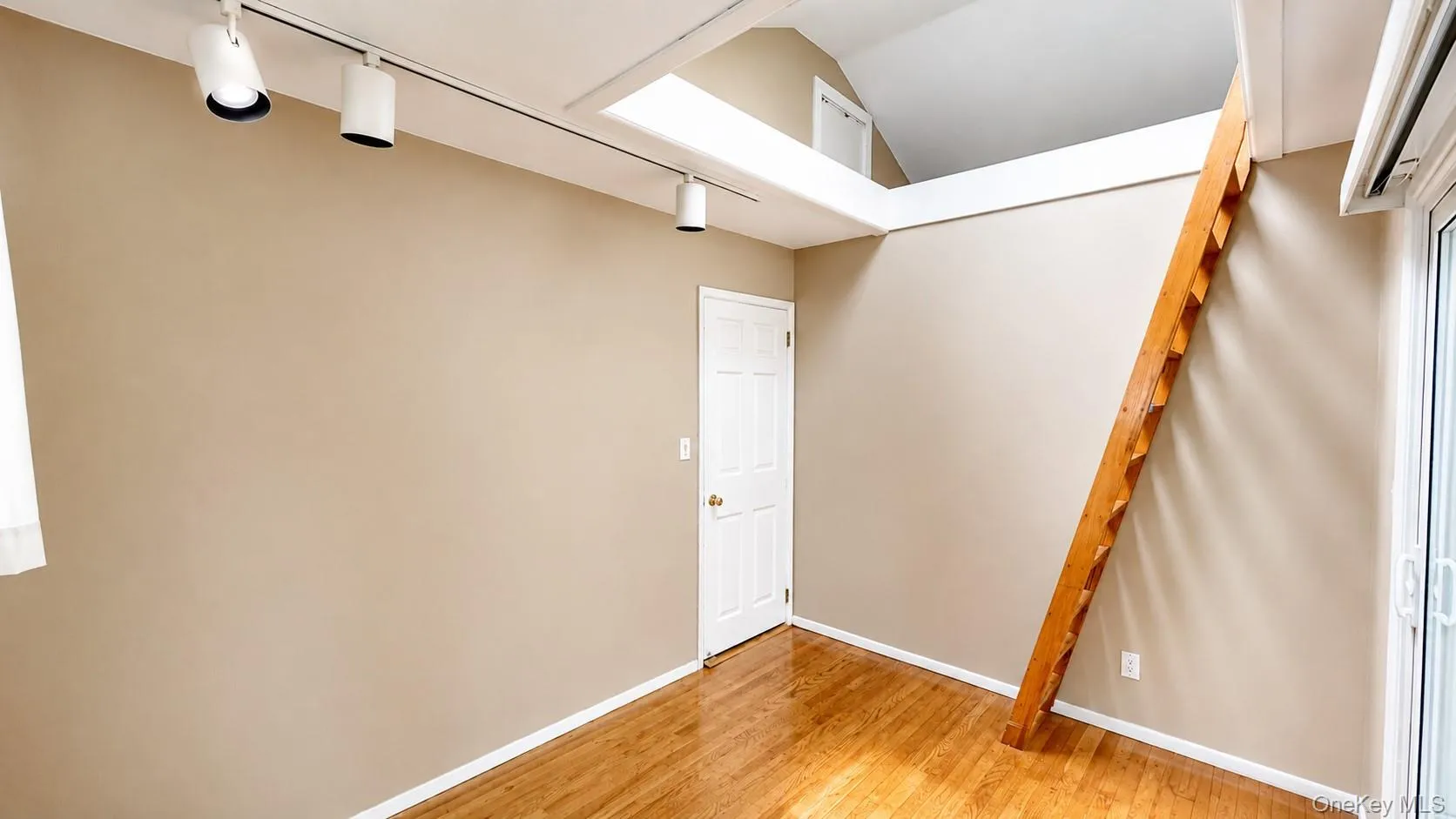 38 Hill Drive, Oyster Bay, NY, 3 Bedrooms Bedrooms, 6 Rooms Rooms,1 BathroomBathrooms,Residential,For Rent,Hill,0,1027250 38 Hill Drive, Oyster Bay, NY, 3 Bedrooms Bedrooms, 6 Rooms Rooms,1 BathroomBathrooms,Residential,For Rent,Hill,0,1027250