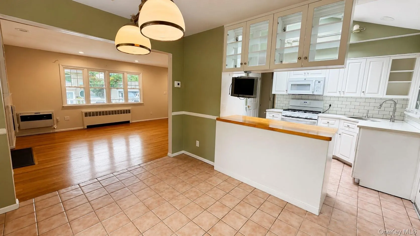38 Hill Drive, Oyster Bay, NY, 3 Bedrooms Bedrooms, 6 Rooms Rooms,1 BathroomBathrooms,Residential,For Rent,Hill,0,1027250 38 Hill Drive, Oyster Bay, NY, 3 Bedrooms Bedrooms, 6 Rooms Rooms,1 BathroomBathrooms,Residential,For Rent,Hill,0,1027250
