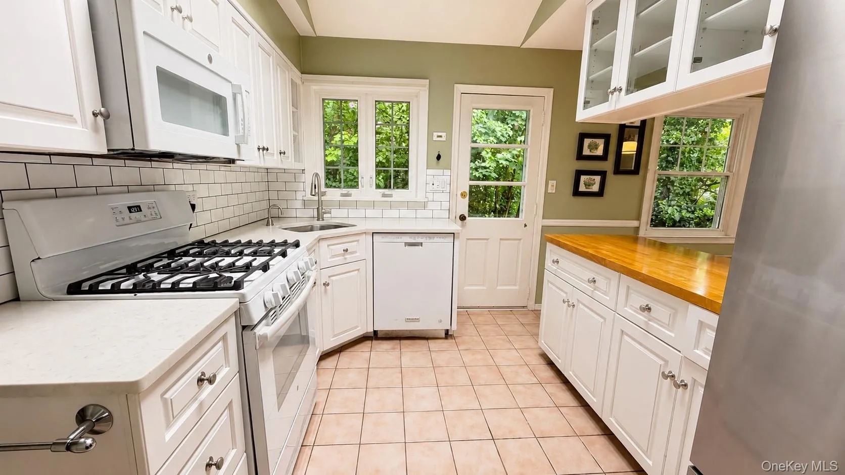 38 Hill Drive, Oyster Bay, NY, 3 Bedrooms Bedrooms, 6 Rooms Rooms,1 BathroomBathrooms,Residential,For Rent,Hill,0,1027250 38 Hill Drive, Oyster Bay, NY, 3 Bedrooms Bedrooms, 6 Rooms Rooms,1 BathroomBathrooms,Residential,For Rent,Hill,0,1027250