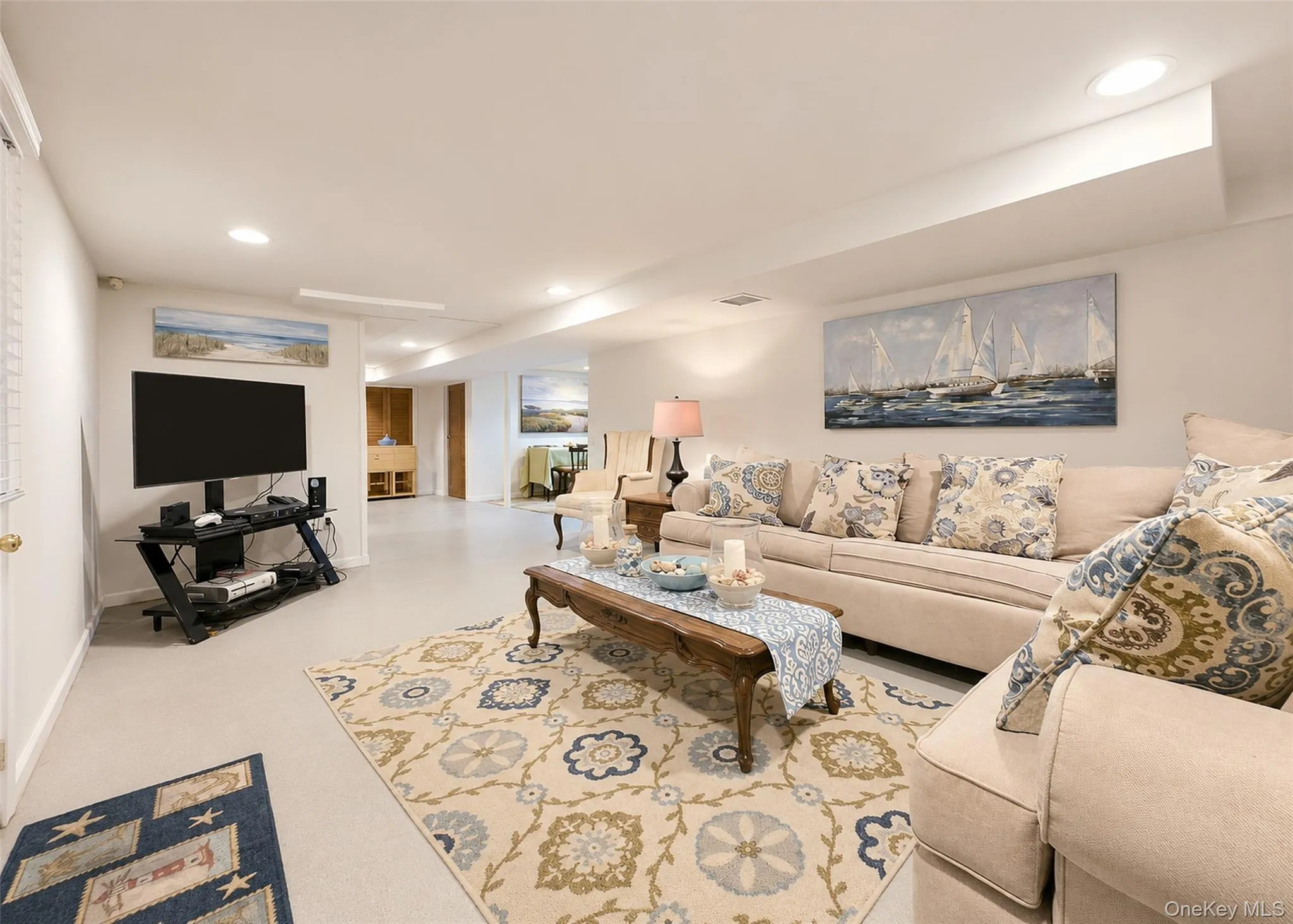Great Area For Watching TV. Great Area For Watching TV.
